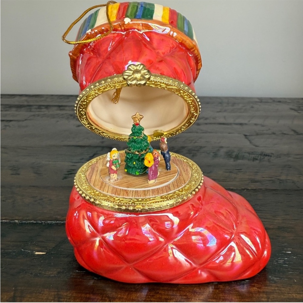 Mr. Christmas Stocking Music Box 12 Days of Christmas